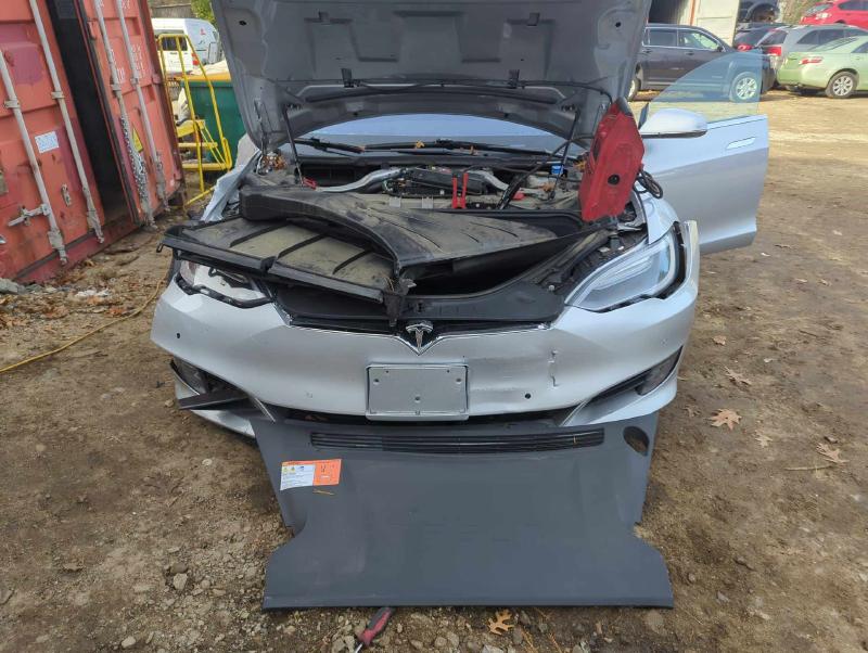 2017 Tesla Model S Photo 2
