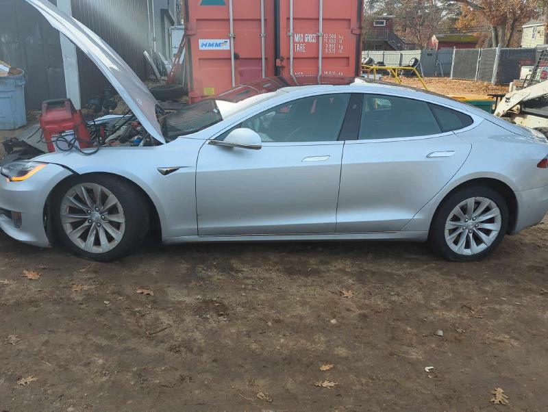 2017 Tesla Model S Photo 6