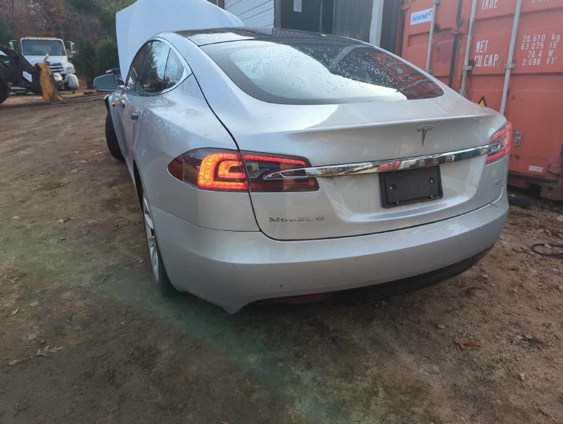 2017 Tesla Model S Photo 11