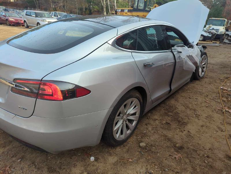 2017 Tesla Model S Photo 14
